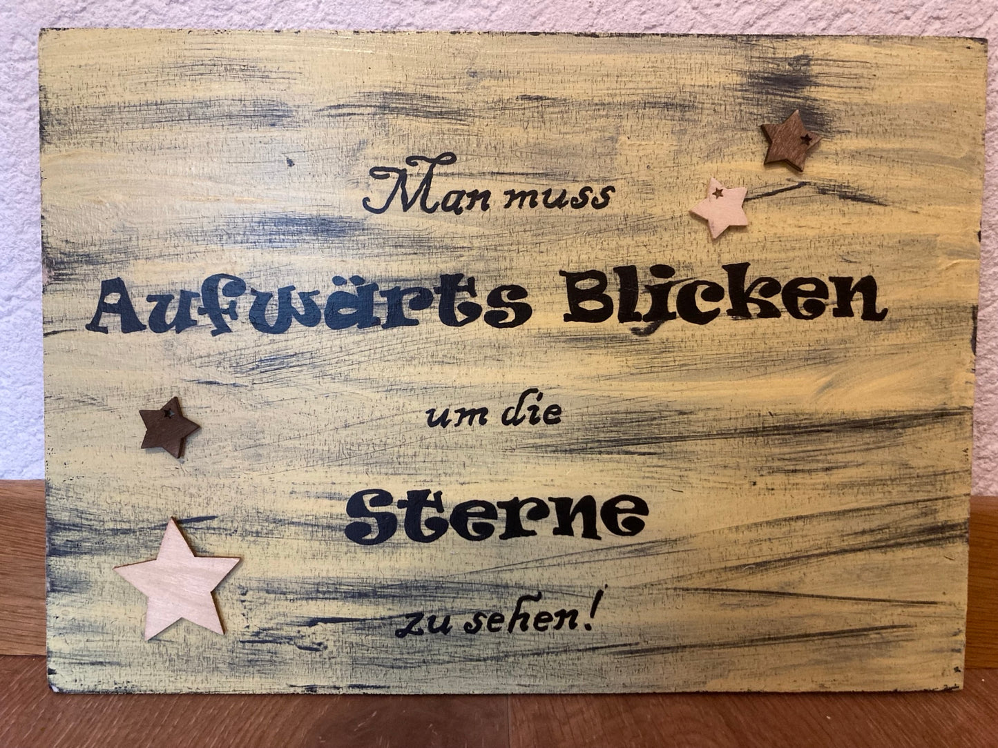 Holzschild A4 Man muss Aufwärts Blicken um die Sterne zu sehen!