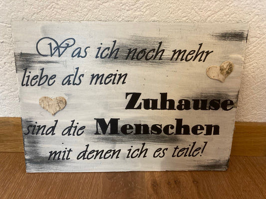 Holzschild A4 Was ich noch mehr liebe als mein Zuhause