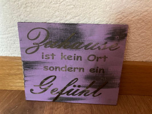 Holzschild A6 Zuhause ist kein Ort sondern ein Gefühl