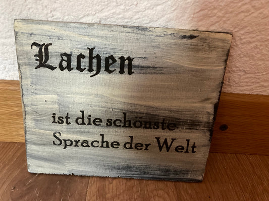 Holzschild A6 Lachen ist die schönste Sprache der Welt