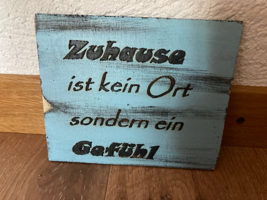 Holzschild A6 Zuhause ist kein Ort sondern ein Gefühl
