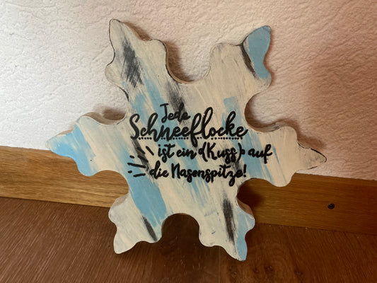 Schneeflocke aus Holz Jede Schneeflocke ist ein Kuss auf deine Nasenspitze