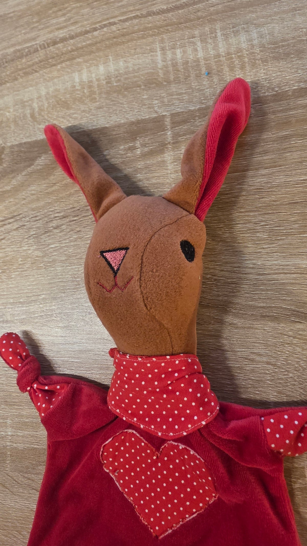 Kuscheltuch Hase – Rot mit Herz und Pünktchen ❤️🐰