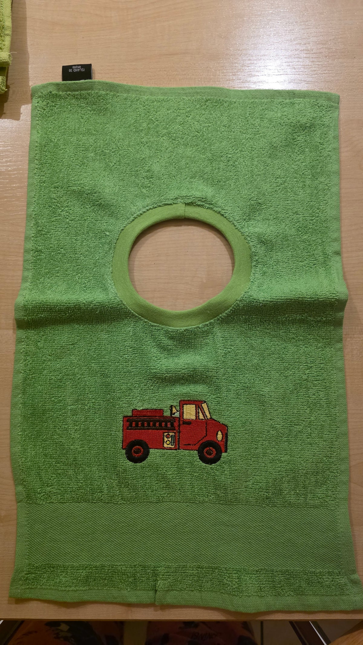 Kinder-Lätzchen aus Frottee mit Stickmotiven