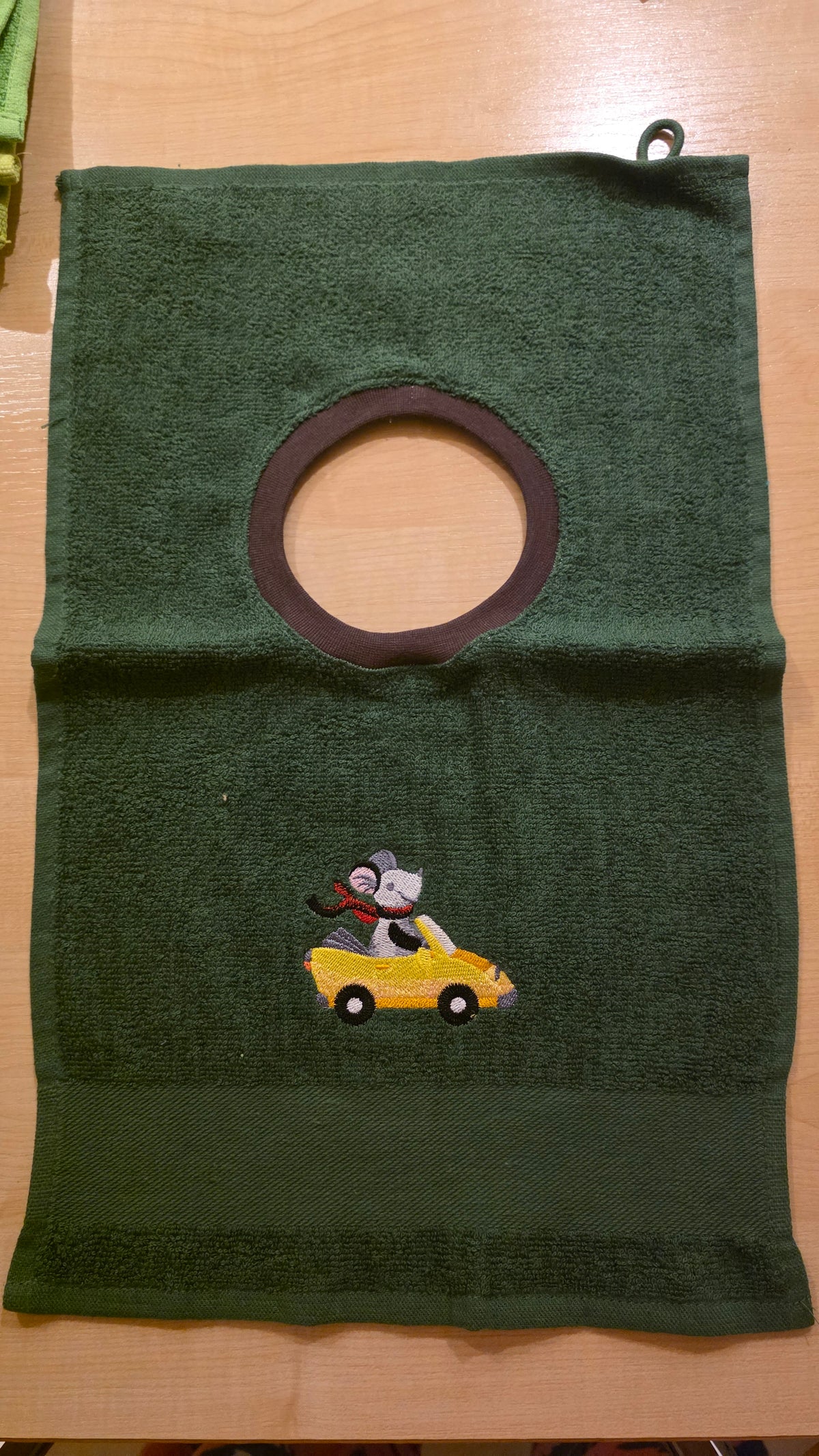 Kinder-Lätzchen aus Frottee mit Stickmotiven
