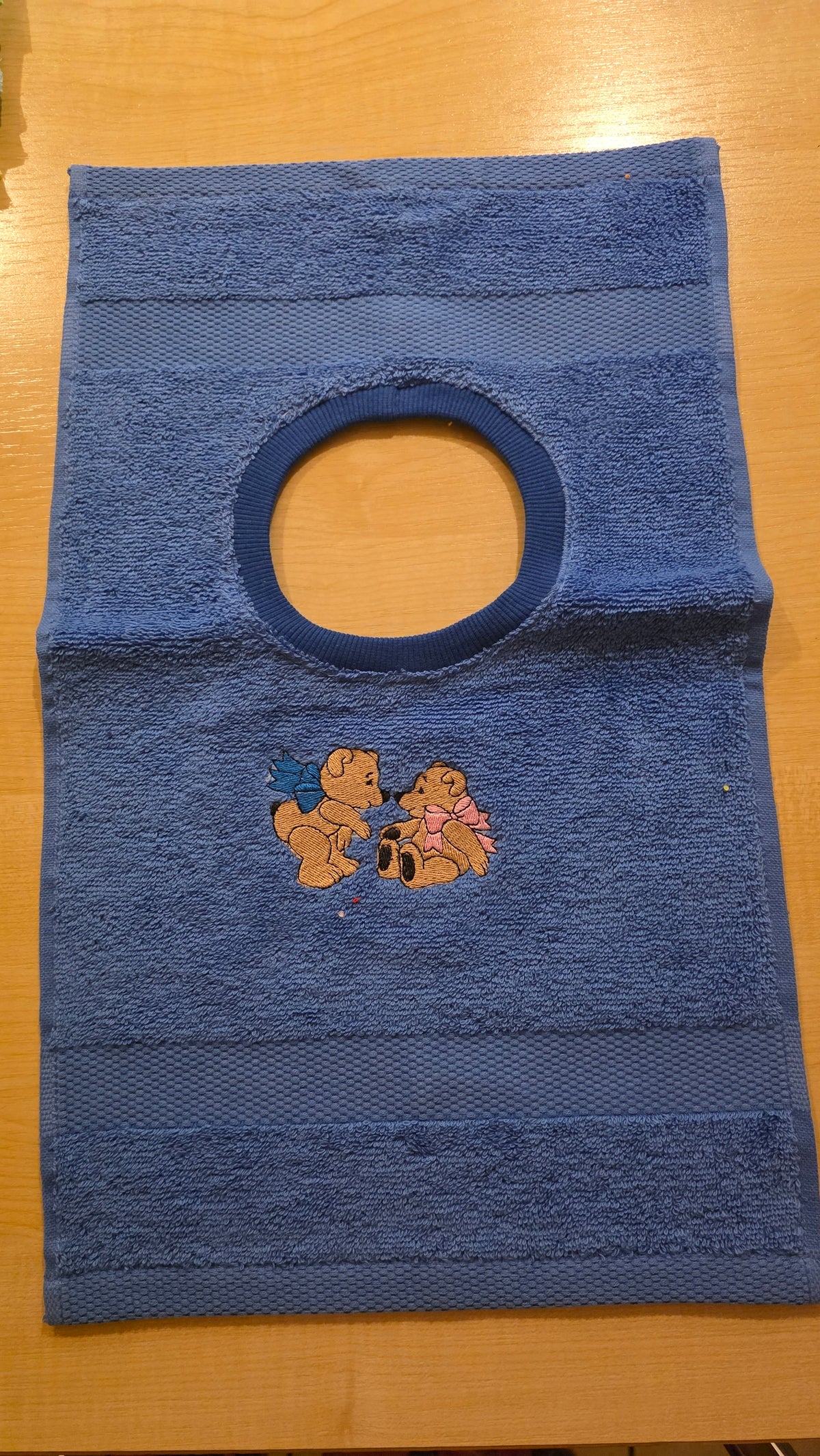 Kinder-Lätzchen aus Frottee mit Stickmotiven
