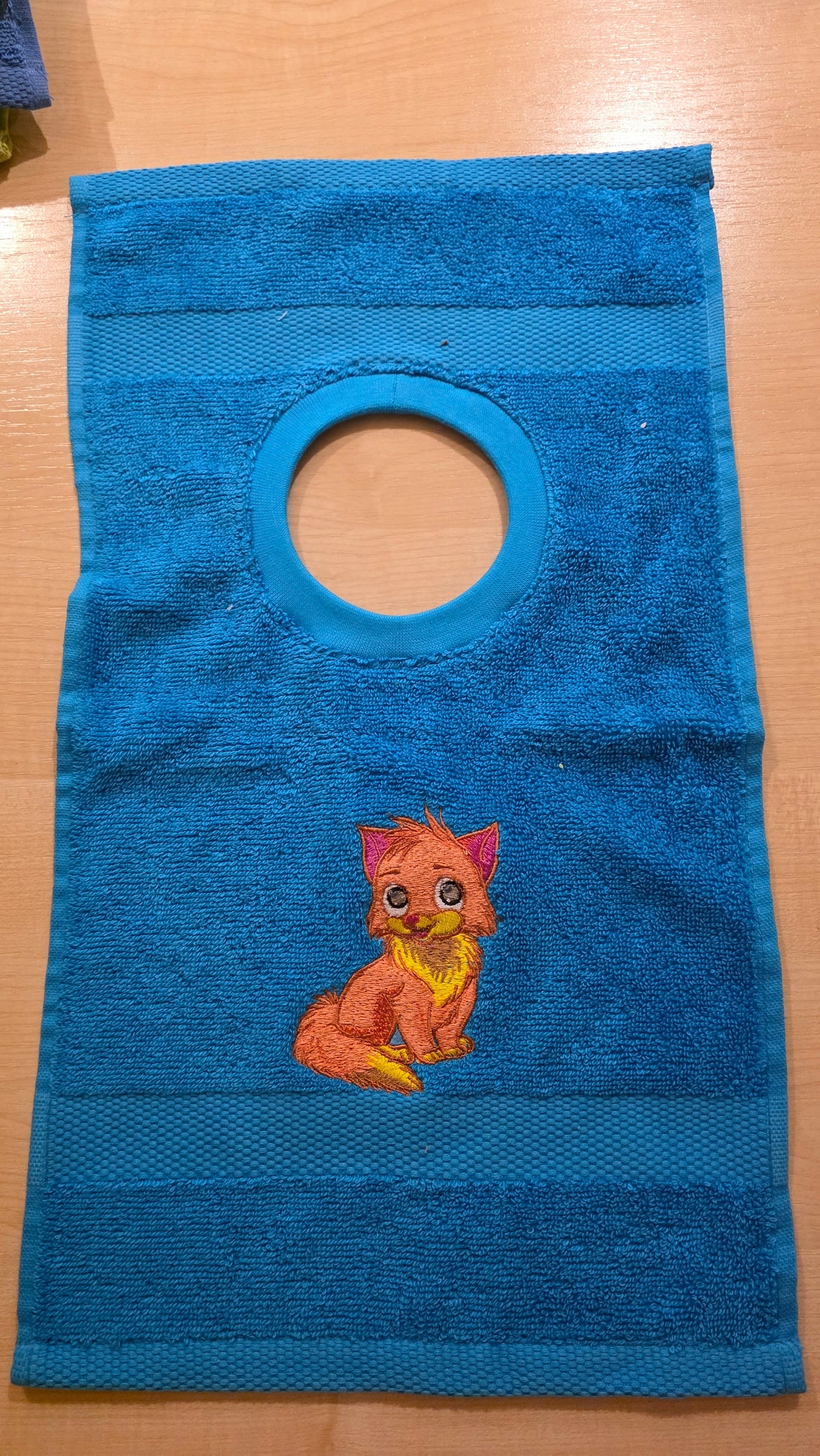 Kinder-Lätzchen aus Frottee mit Stickmotiven