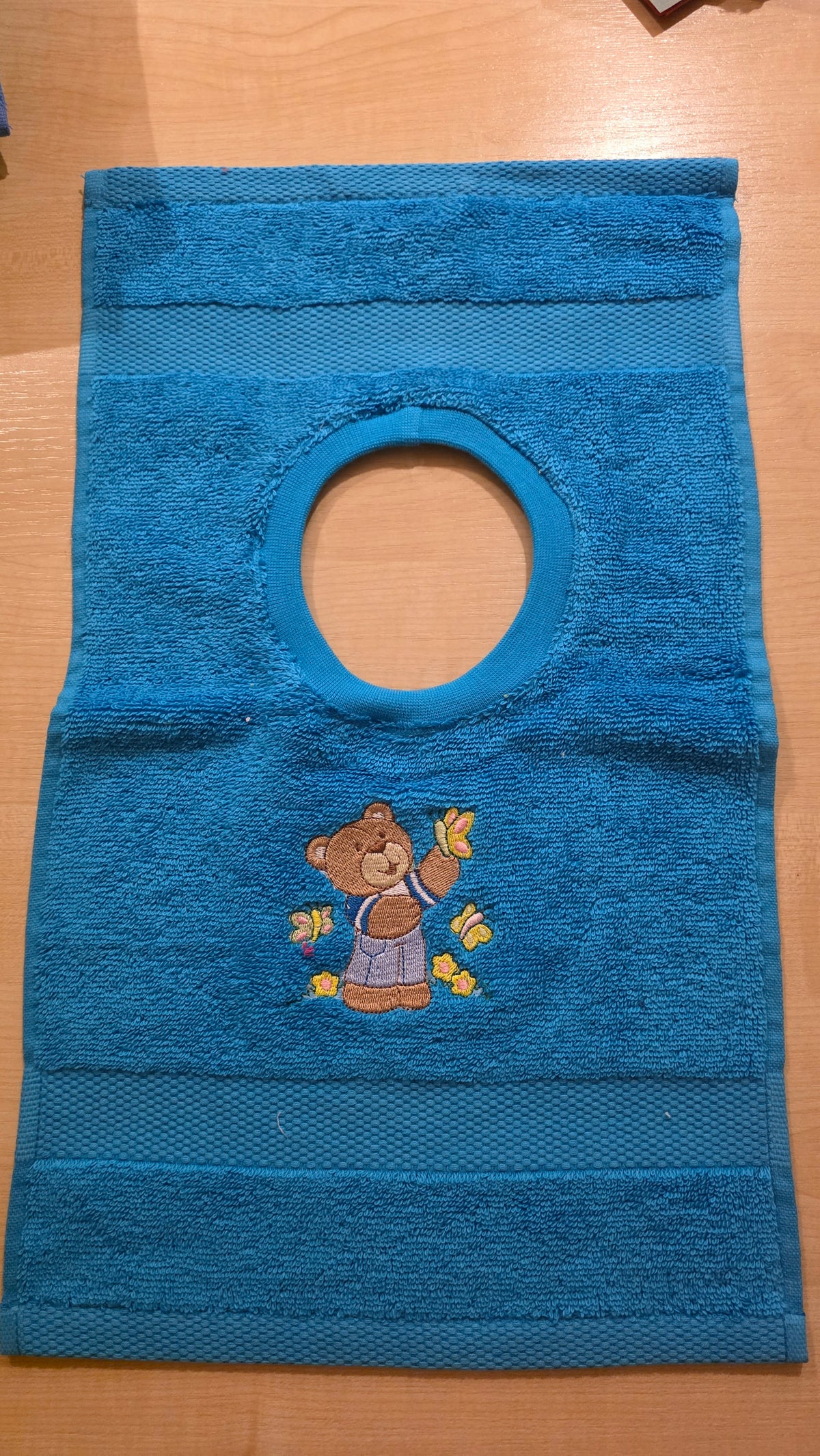 Kinder-Lätzchen aus Frottee mit Stickmotiven