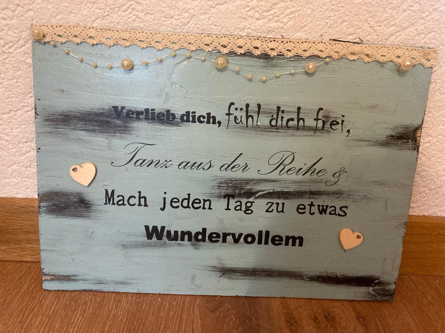 Holzschild  A4  Verlieb dich, fühl dich frei, tanze aus der Reihe